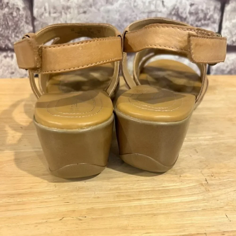 Naturalizer Leather Beige Wedge Strappy Heels Size 9